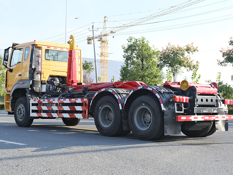 重汽浩瀚后雙橋18方勾臂垃圾車